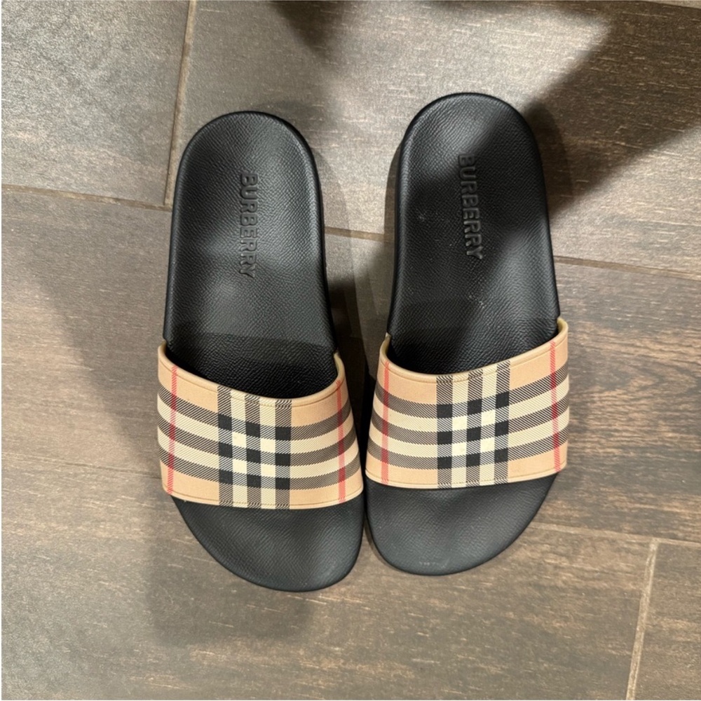 Burberry Slides authentic